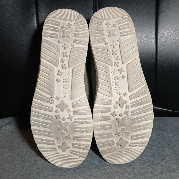 Hey Dude Women's Size 8 Olive Green Canvas Loafers Slip On Shoes - Picture 8 of 9